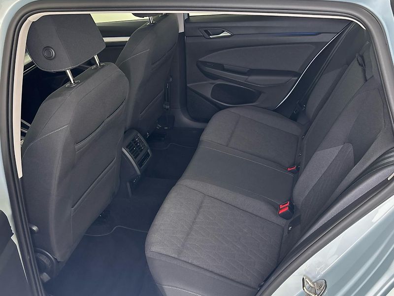 Volkswagen Golf Life DSG - fotka 8 z 29
