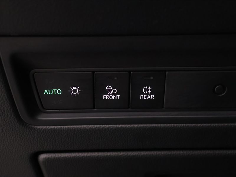 Volkswagen Touareg 3,0 TDI 170kW DSG 4M LED CZ - fotka 16 z 31