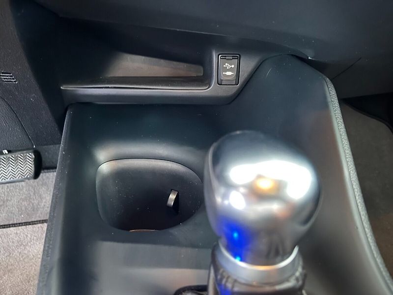 Toyota C-HR Hybrid 1.8 VVT-i E-CVT Active - fotka 19 z 26