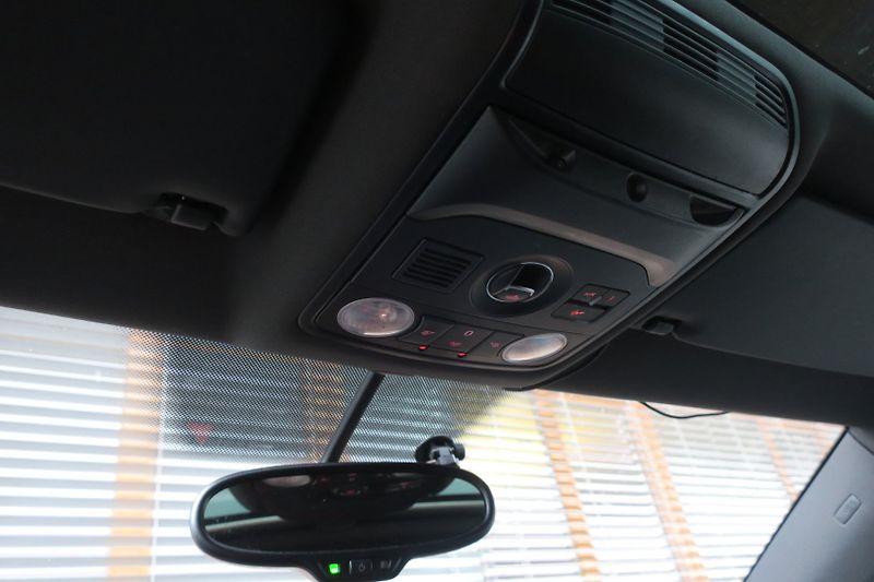 Volkswagen Scirocco (2009) 2,0TDI SPORT Panorama Bi-Xenon - fotka 24 z 44