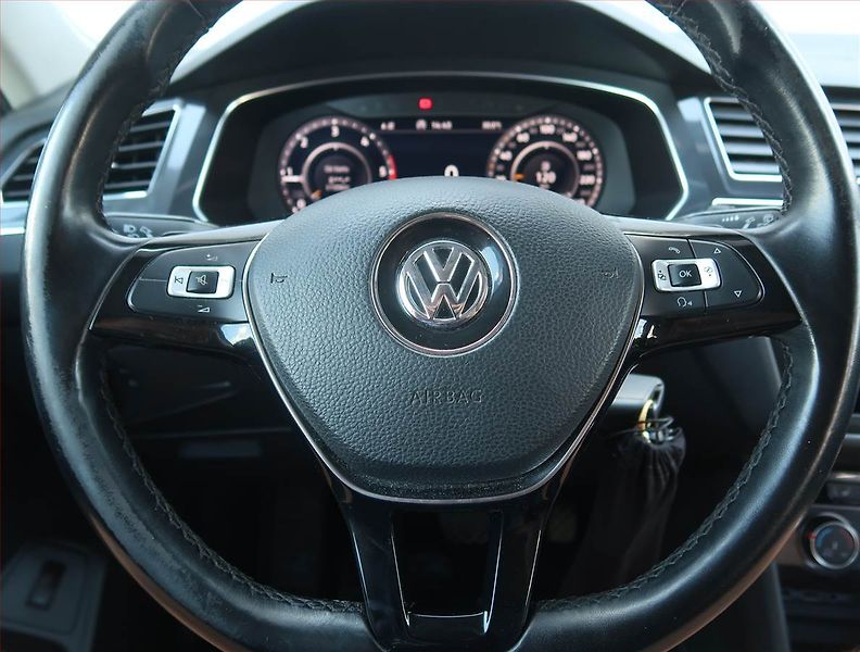 Volkswagen Tiguan Allspace (2018) 2.0 TDI, 4X4, Automat - fotka 17 z 21
