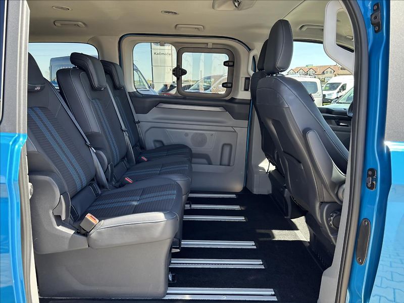 Ford Tourneo Custom 2,5 PHEV Sport 171kW - fotka 13 z 35