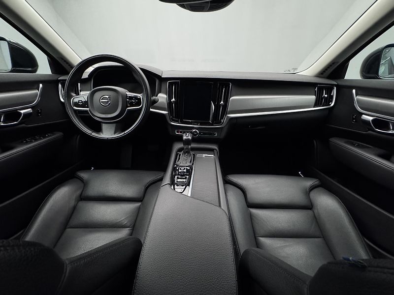 Volvo S90 T6 AWD MOMENTUM AUT 1.maj - fotka 2 z 53