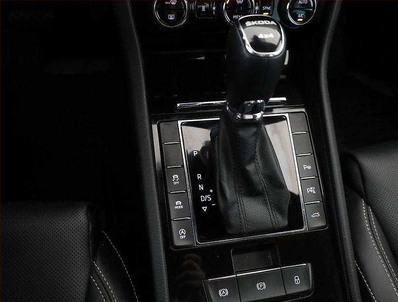Škoda Superb (2023) 2.0 TDI - fotka 17 z 21