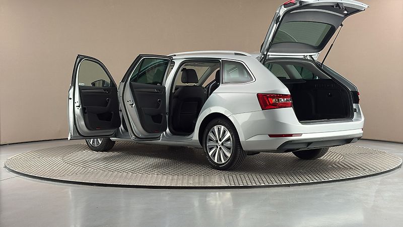 Škoda Superb 2.0 TDI DSG Style Combi - fotka 7 z 28