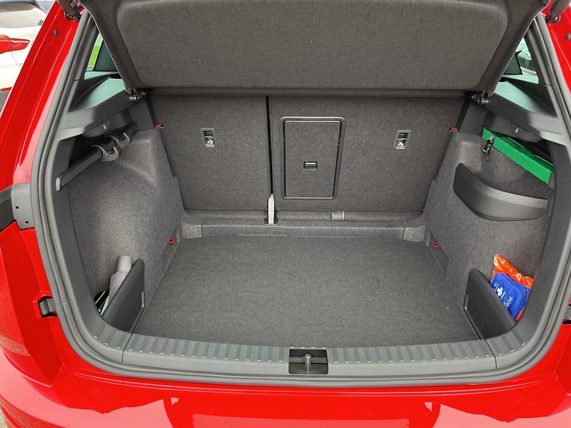 Škoda Karoq SPORTLINE 1,5TSI DSG 110kW - fotka 22 z 24