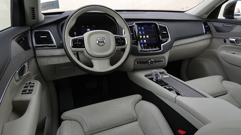 Volvo XC90 B5 AWD Plus Bright 7 míst - fotka 5 z 26