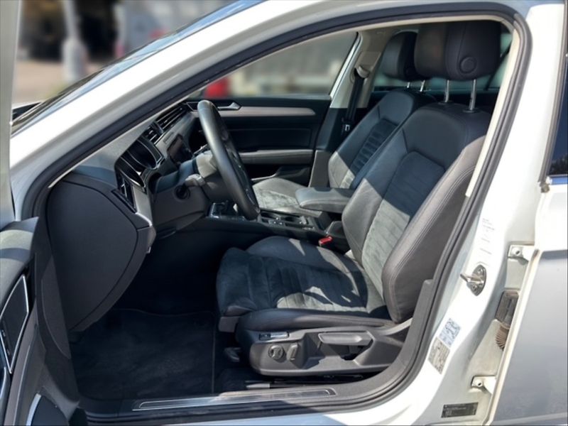 Volkswagen Passat 2,0 TDI Highline - fotka 7 z 11