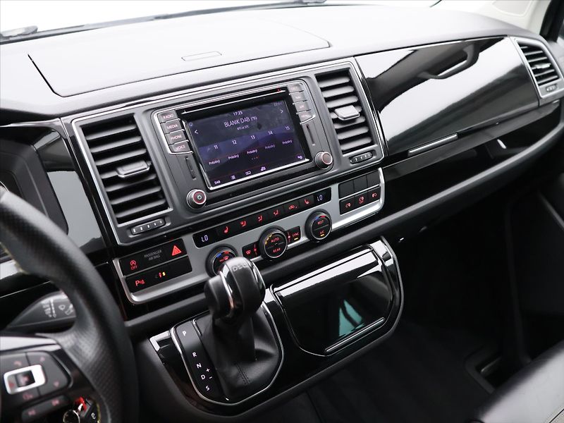 Volkswagen Multivan 2,0 TDI 146kW Highline DSG CZ - fotka 24 z 36