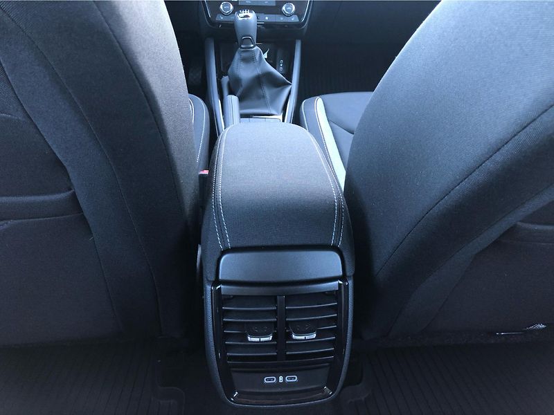 Škoda Kamiq 1,0 TSI - fotka 22 z 28