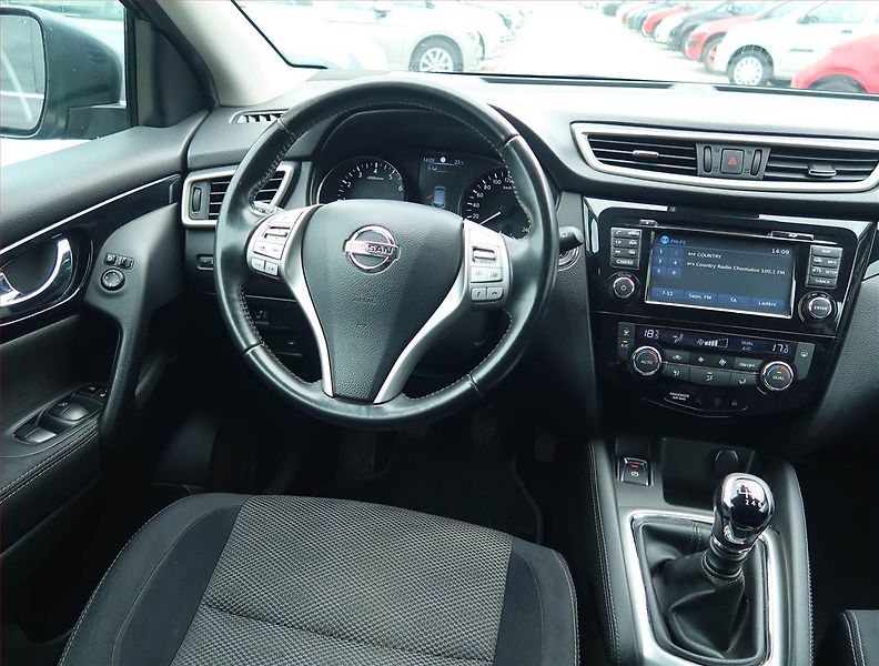 Nissan Qashqai (2015) 1.2 DIG-T, ČR,1.maj - fotka 7 z 15