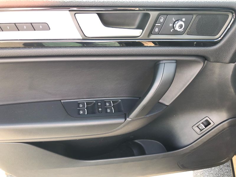 Volkswagen Touareg 3,0TDi 180kW - fotka 15 z 30