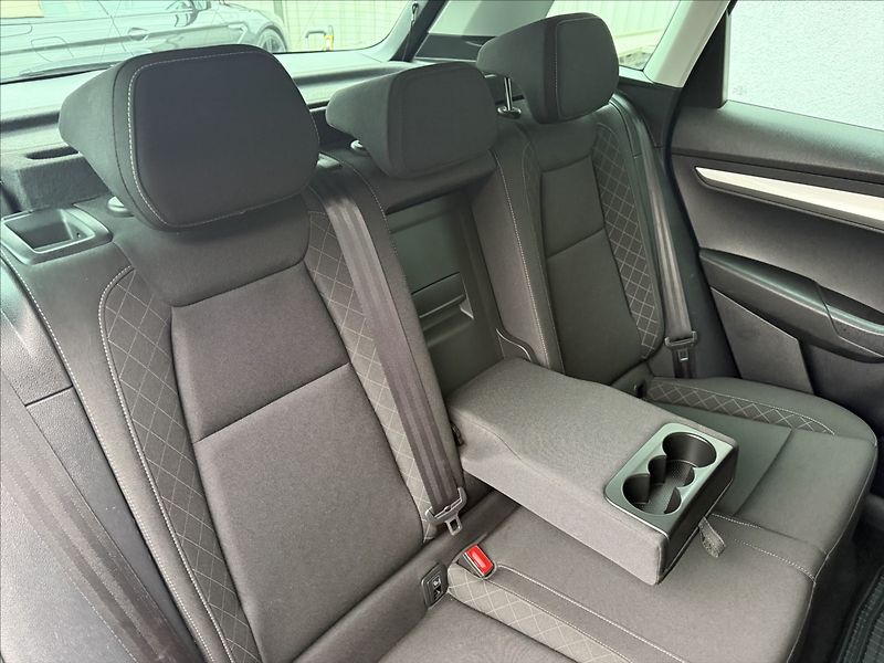 Škoda Karoq 1,6 TDI Ambition+ po servisu! - fotka 24 z 34