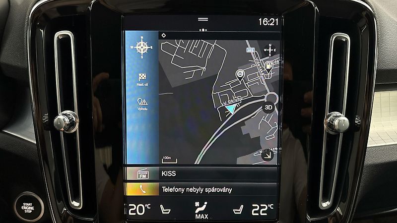 Volvo XC40 2.0 B4 AUT AWD Momentum Pro - fotka 27 z 29