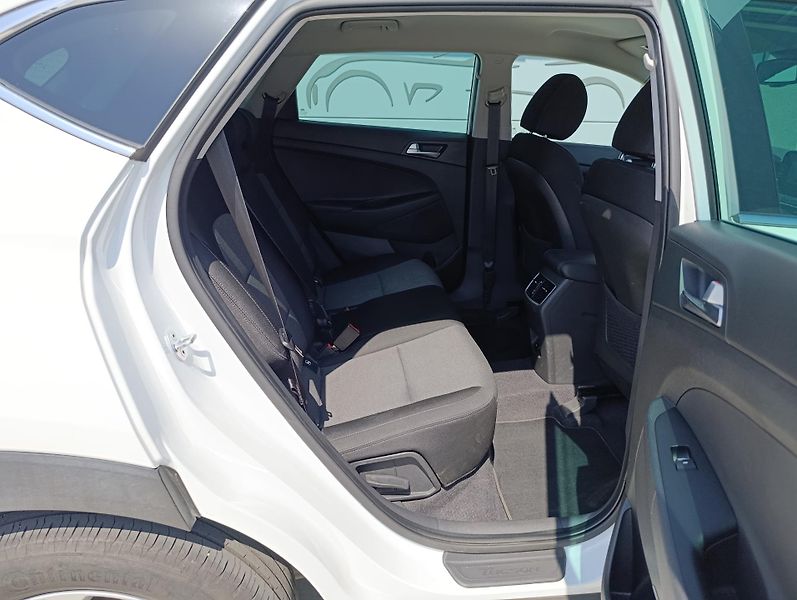 Hyundai Tucson 1.6T-GDI ADVENTURE DCT ČR  - fotka 16 z 40