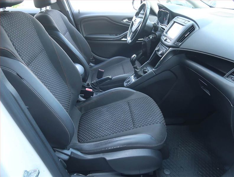 Opel Zafira (2017) 1.4 Turbo, LPG, 7 míst - fotka 9 z 20