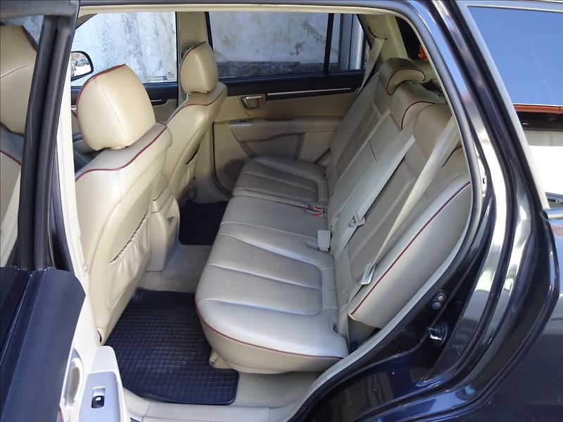 Hyundai Santa Fe 2.2 CRDI 114kW 4x4 AUTOMAT - fotka 21 z 55