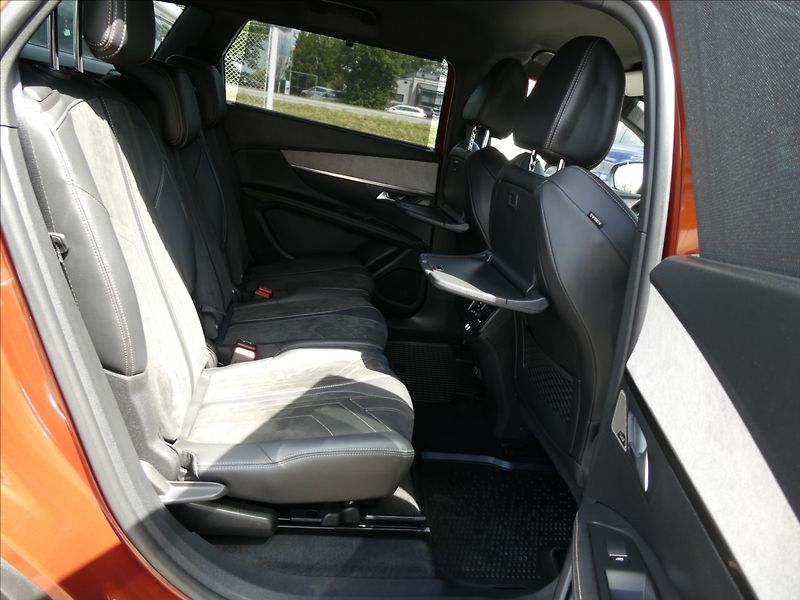 Peugeot 5008 2,0 HDi 130kW GT 7.míst AT8 - fotka 30 z 50