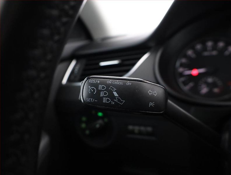 Škoda Octavia (2013) Ambition 1.6 TDI, Tempomat - fotka 17 z 19