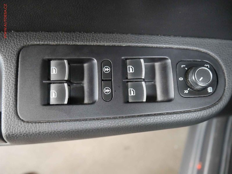 Volkswagen Sharan (2017) 2.0 TDi 4x4, 7míst, 2.maj,ČR - fotka 21 z 25
