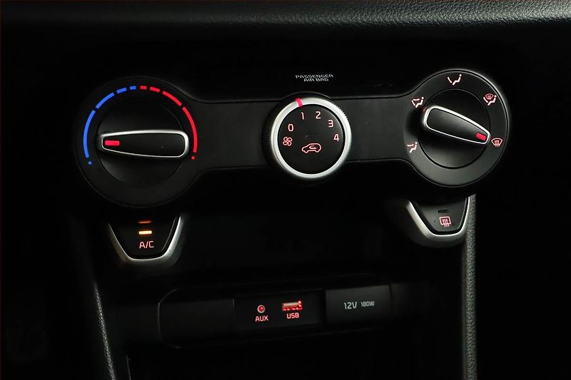 Kia Picanto (2021) ComfortLine 1.0 MPI, ČR,1.maj - fotka 12 z 13