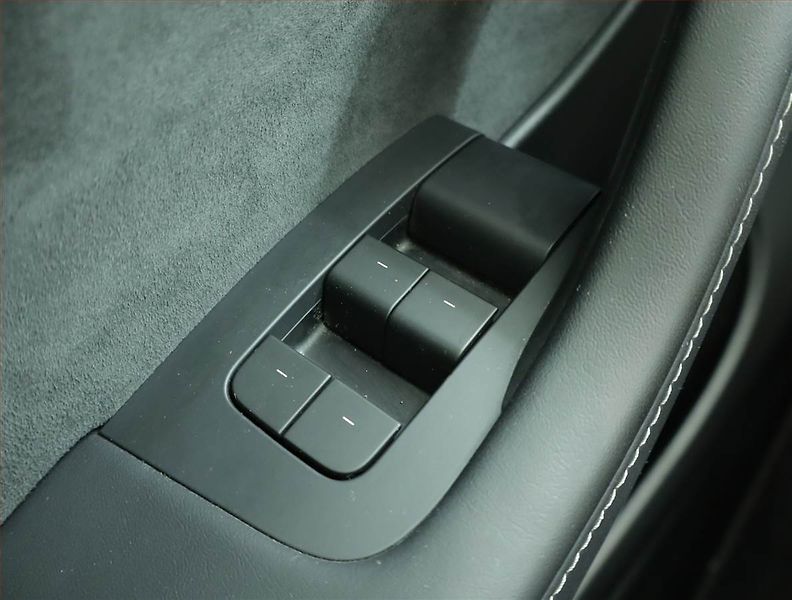 Tesla Model Y (2023) Long Range AWD 79kWh, SoH 91% - fotka 19 z 23
