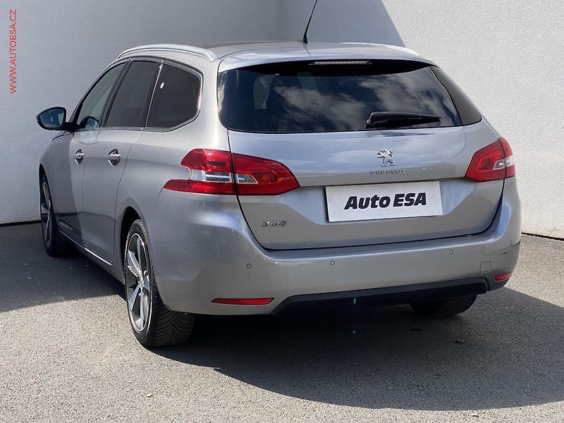 Peugeot 308 (2018) 1.5 HDi, Allure, panor, navi - fotka 6 z 17