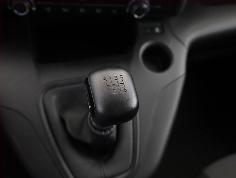 Citroën Berlingo (2023) Maxi Live Pack 1.2 PureTech - fotka 12 z 16