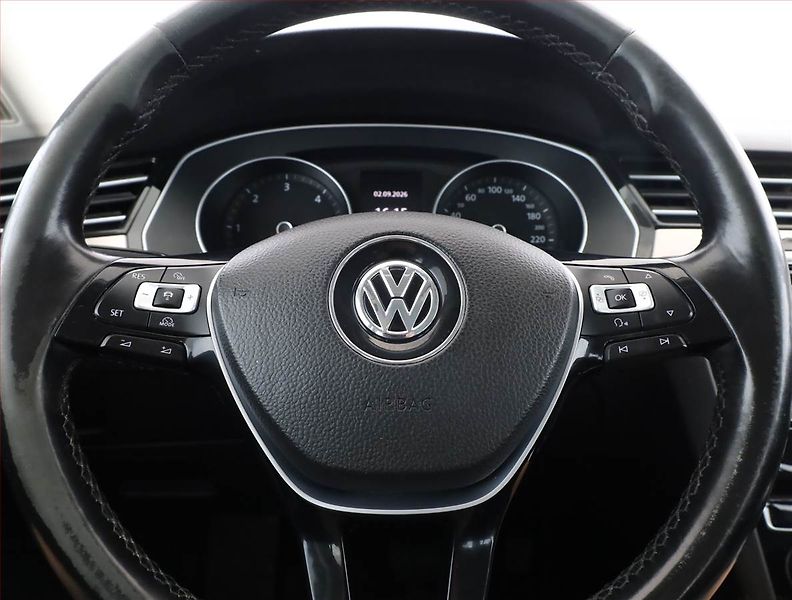 Volkswagen Passat (2016) 2.0 TDI, Automat, Serv.kniha - fotka 8 z 18