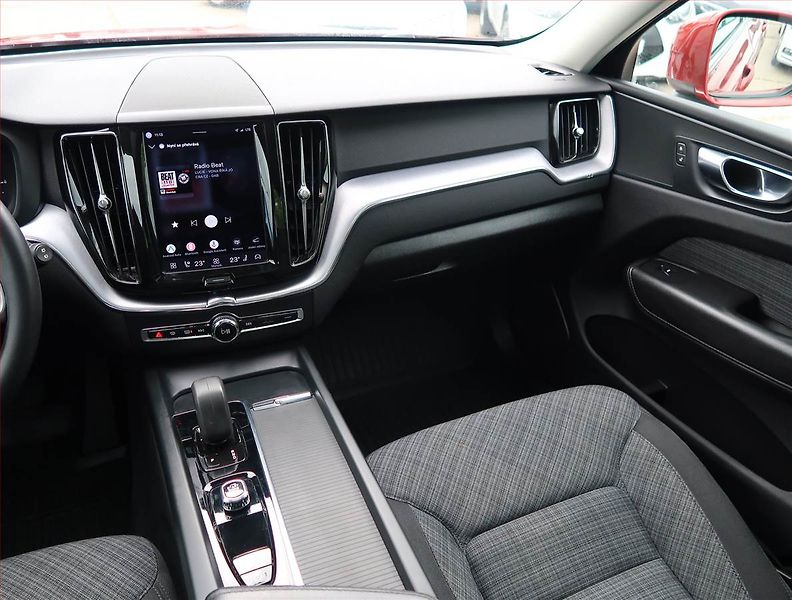 Volvo XC60 (2022) T6 Recharge - fotka 8 z 29