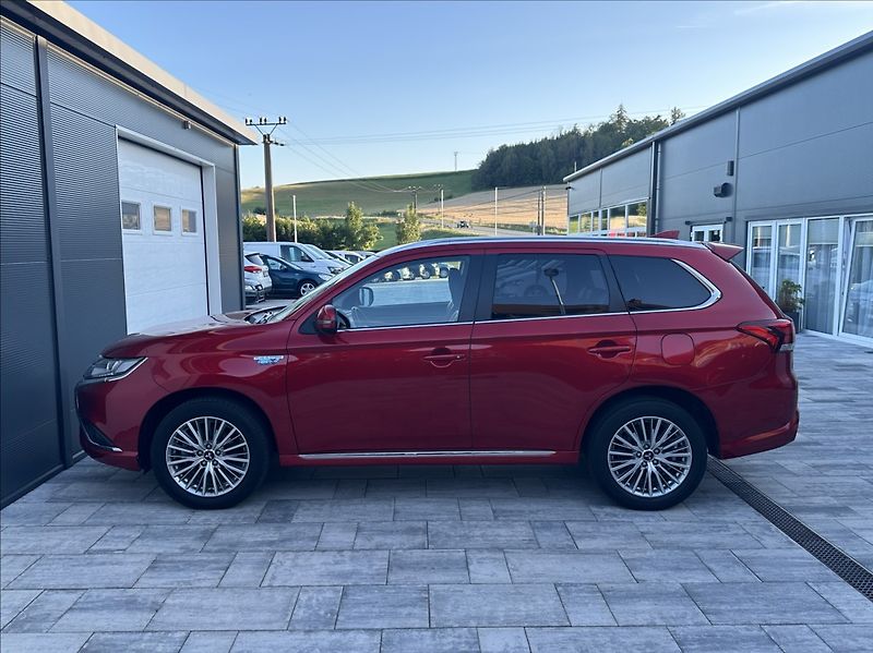 Mitsubishi Outlander 2,4 PHEV 224PS  Diamant 4x4 A/ - fotka 11 z 58