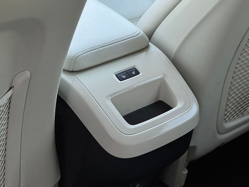 Volvo XC60 PLUS B4 AWD, POLESTAR, TZ - fotka 14 z 26