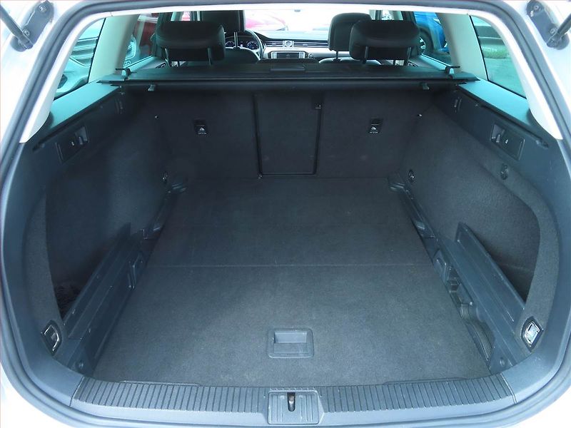 Volkswagen Passat (2016) 2.0 TDI, Automat, Kůže, Navi - fotka 14 z 21