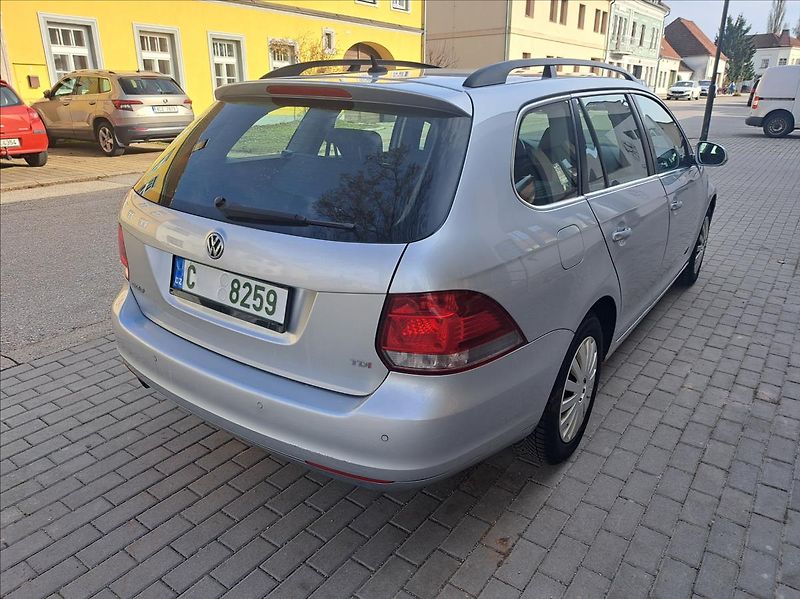 Volkswagen Golf 1,6 TDI Variant - fotka 9 z 43