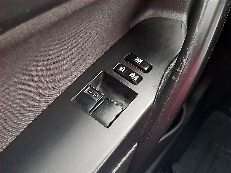 Toyota Auris (2015) 1.6 Valvematic, Serv.kniha - fotka 16 z 17