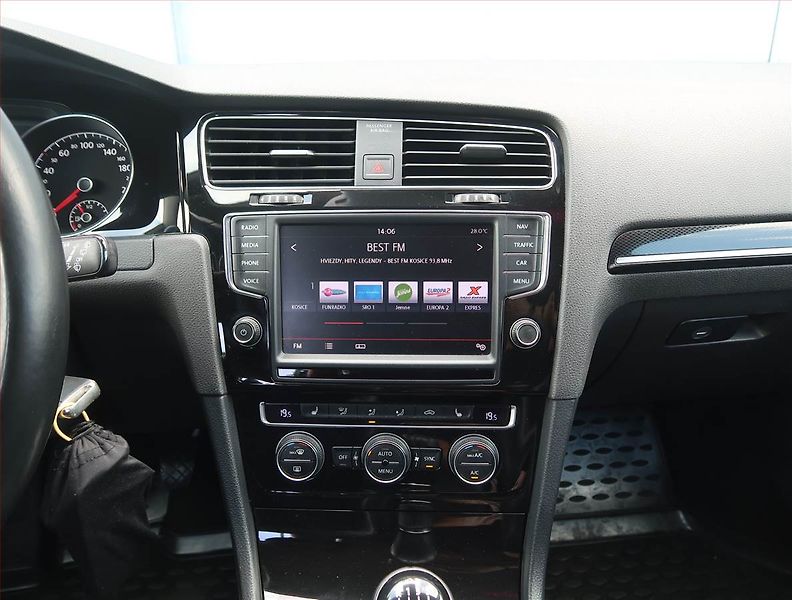 Volkswagen Golf (2014) 2.0 TDI, Serv.kniha, Navi - fotka 12 z 18