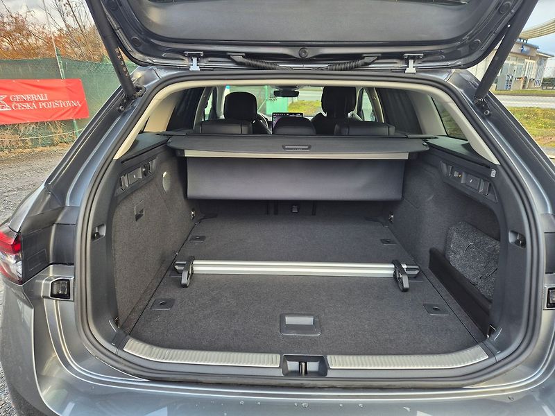 Škoda Superb Combi 2,0 TDI DSG 4x4 142kW L& - fotka 13 z 41