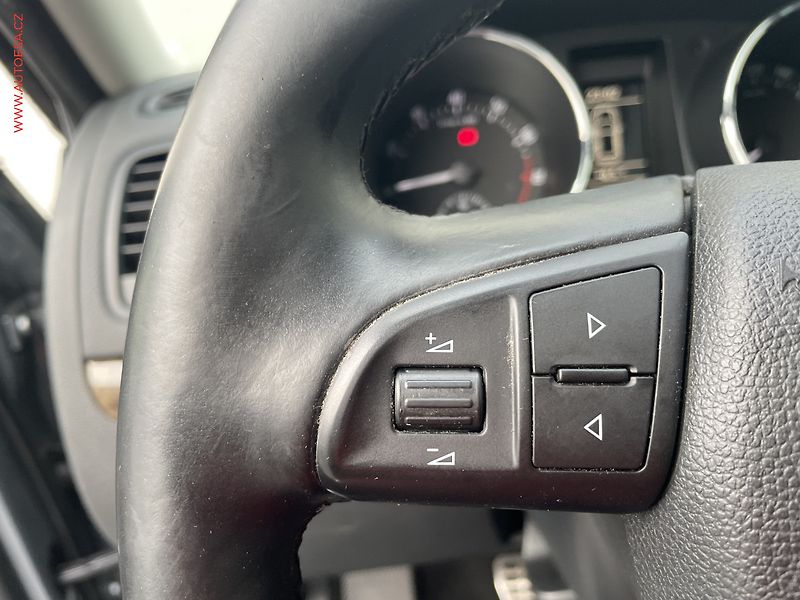 Škoda Yeti (2011) 1.2 TSi, Experience, panor - fotka 16 z 21