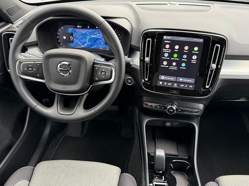 Volvo XC40 PLUS B3 ,ACC, BLIS, FULL LED - fotka 22 z 24