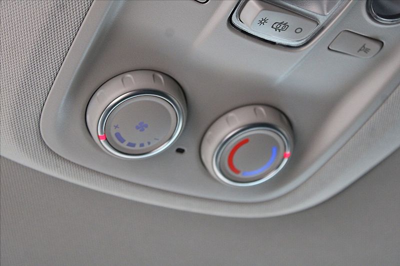 Citroën SpaceTourer 2,0 HDi  SHINE,DPH,A/T,8.MÍST - fotka 28 z 38