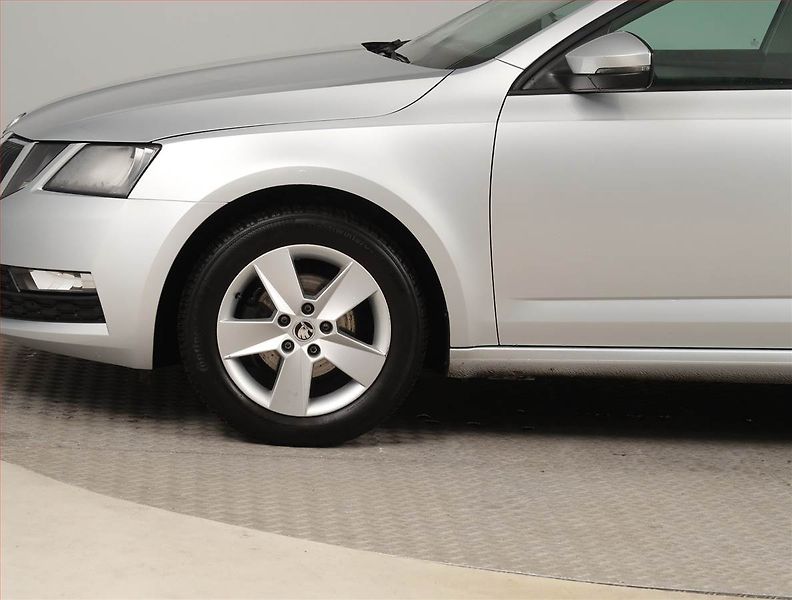 Škoda Octavia (2019) 1.6 TDI, Tempomat - fotka 14 z 15