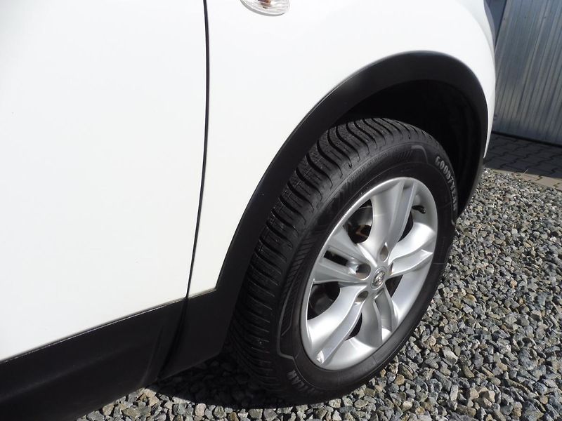 Nissan Qashqai 1.5DCi 110PS NAVI STK TOP STAV - fotka 64 z 189