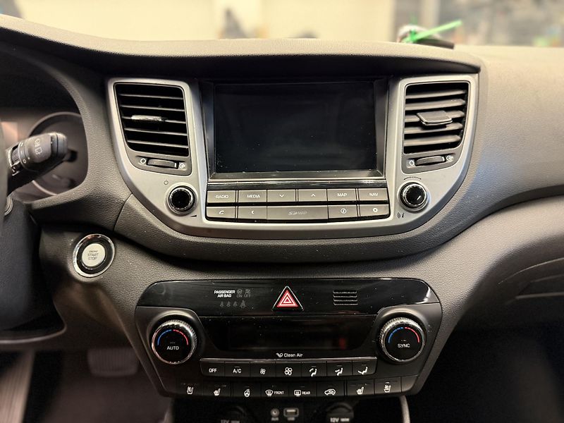 Hyundai Tucson 1.7 CRDi 104 kW - fotka 10 z 19