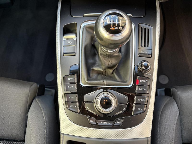 Audi A4 2,0 TDI, manual, nehavarovane - fotka 21 z 26
