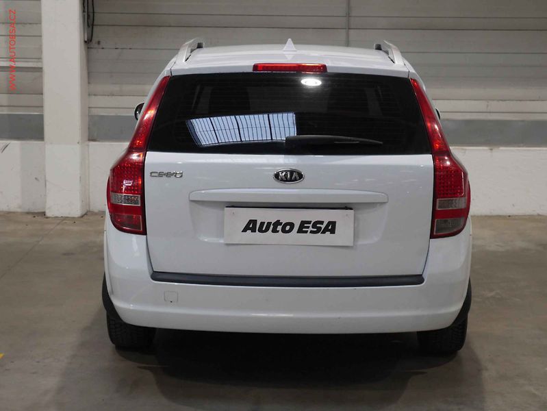Kia Ceed (2012) 1.6i, ČR, AC - fotka 5 z 16