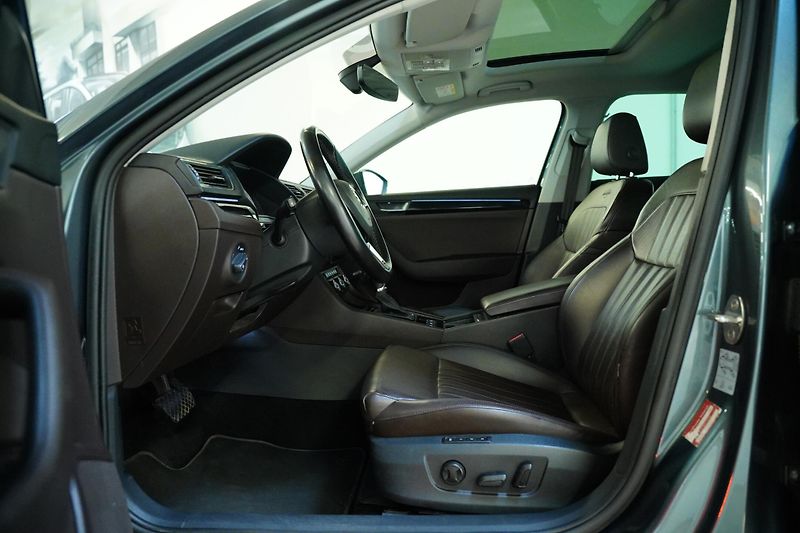 Škoda Superb - fotka 12 z 30