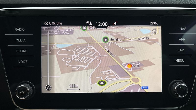 Škoda Superb 2.0 TDI DSG Style Combi - fotka 27 z 28