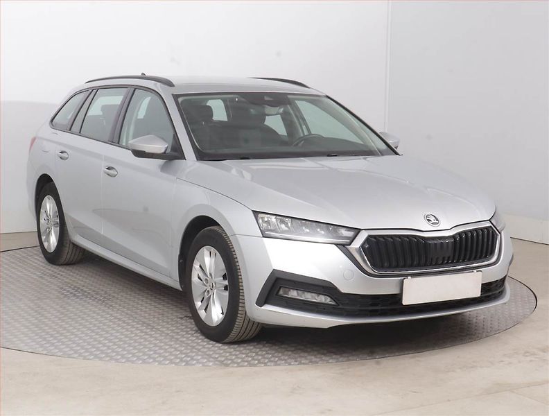 Škoda Octavia (2022) Ambition 2.0 TDI, ČR,1.maj - fotografie inzerátu