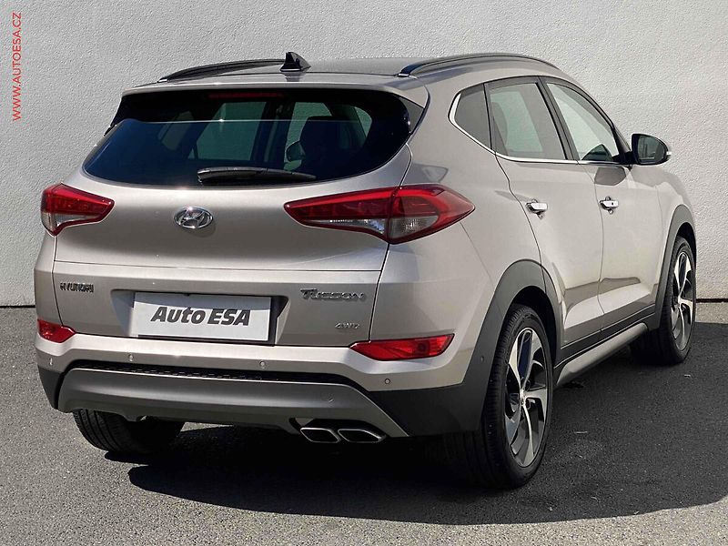 Hyundai Tucson (2016) 2.0 CRDi 4x4, AT, LED, panor - fotka 4 z 20
