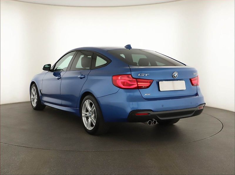 BMW Řada 3 (2016) 320d xDrive GT, 4X4, Automat - fotka 4 z 20